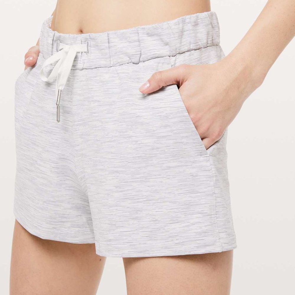 Lululemon Size 6 On The Fly Short 2.5" 2019